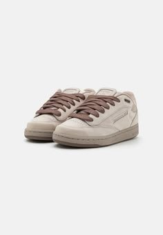 Reebok Classic CLUB C BULC - Zapatillas - off-white/sand/brown Sneakers 2024, Reebok Classic Club C, Shoes Png, Pretty Sneakers, Nike Air Shoes, Blue Suede Shoes, Reebok Club C