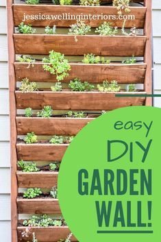 an easy diy garden wall made out of wooden pallets with text overlay