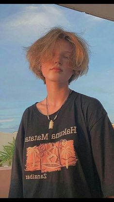 Grunge Haircuts Short Fluffy, Fluffy Haircut Short, Long Layered Pixie Haircut With Bangs, Short Fluffy Hairstyle Women, Medium Length Haircut Nonbinary, Short Fluffy Hair Women, Short Hairstyle Women Grunge, Short Gender Fluid Hair, Short Hairstyles Nonbinary