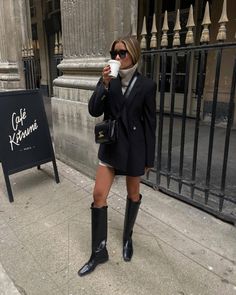 Gloomy Morning, Parisian Winter, Black Blazer Outfit, Europe 2023, Fierce Fashion, Style Aesthetics, Estilo Indie, Fall Mood, Office Chic