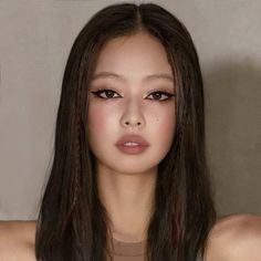 @kimsasha_official Jennie Smokey Makeup, Dark Makeup Asian Eyes, Dark Aegyo Makeup, Brown Eyeliner Smokey Eye, Straight Eyeliner Asian, Smokey Eye Makeup Asian Eyes, Dark Make Up Looks Eyeshadows, Neutral Tone Makeup Looks, Smokey Eye Asian Eyes