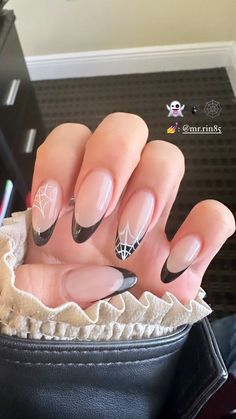 Halloween Nails Acrylic Spider Web, Fall Nails Spider Web, Spider Web Nails Almond, Nail Inspo Almond Black, Black Nails Spider, Spiderweb French Tip Nails, Spider Nails Designs, Spider Web French Tip Nails, Spider Nails Acrylic