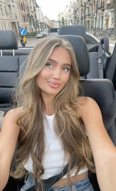 Light Highlights On Brunette Hair, Light Blonde With Brown Lowlights, Soft Brown With Money Pieces, Old Money Brown Balayage, Very Blonde Balayage On Brown Hair, Balayage Highlights Light Brown Hair, Lowlights Dark Blonde Hair, Blue Eyes Dark Blonde Hair, Light Money Piece Balayage