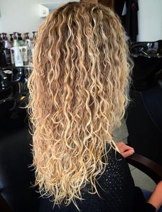 Long Brown Blonde Perm Hair Perm Styles, Perm Ideas, Long Perm, Boho Curls, Loose Perm, Perm Curls, Wavy Perm, Curly Perm