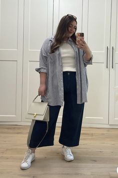 Oversized Cotton Shirt Outfit, Oversized Shirt Plus Size Outfit, Wide Leg Cropped Jeans Outfit Plus Size, Casual Outfits Big Size, Plus Size Ootd Casual, Button Up Shirt Outfit Plus Size, Scandi Minimalist Fashion, Over Size Shirt Outfit