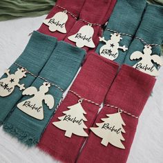 christmas napkins with name tags on them are laid out in rows and placed next to each other