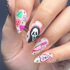 Horror Themed Nails Short, Horror Valentines Nails, Scream Face Nails, Halloween Nails Ghostface, Horror Themed Nails, Scary Movie Nails, Scooby Doo Nails, Horror Nail Art