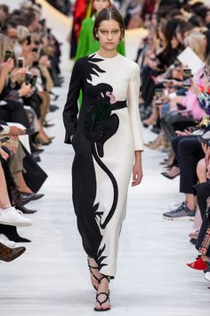 Valentino 2017, Rock Dress, Valentino Ready To Wear, Runway Collection, Harpers Bazaar, Emilio Pucci, Fashion 2020, Looks Style