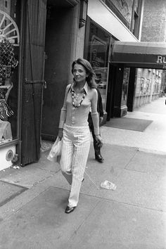 Lee Radziwill’s Style Through the Years: 27 Best Photos – Footwear News Peter Beard, Liza Minnelli, American Ballet Theatre, Royal Families, Russian Fashion, Couture Runway