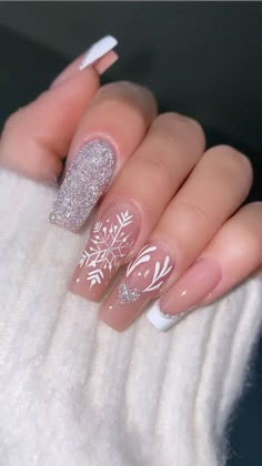 Fancy Winter Nails, Pretty Christmas Nails Acrylic, Fancy Christmas Nails, Christmas Nails Snow, Snow Nail Designs, Winter Snow Nails, Snow Nails Winter, Christmas Naildesign