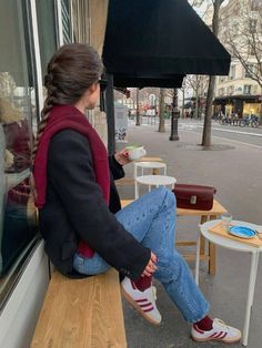 The "Mirroring Method" Is Our Trick to Creating Perfect Outfits French Girl Outfits, Slogan Sweater, Burgundy Scarf, Wool Tights, Outfit Everyday, Full Midi Skirt, Flamboyant Gamine, Skandinavian Fashion, Uni Outfits