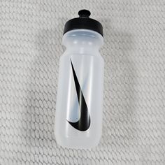 Brand New In Plastic 22 Oz Water Bottle Water Bottle For Men, Nike Water Bottle, Basketball Fits, Nike Tie Headbands, Squeeze Water Bottle, Nike Stuff, Dri Fit Socks, Cheer Bag, Butterfly Photography