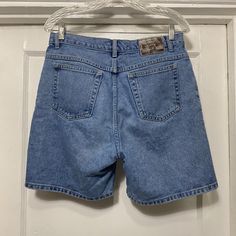 Vintage 90s/Y2k St Johns Bay Relaxed Fit Denim Shorts Tag says size 10.  Made in Nicaragua.  100% cotton.  In good shape no rips or stains that I can find.  The waist measures 16'' flat across and the length from waist to bottom along the side is 18''.  The inseam is 7'' and the rise is 12''. Y2k Style Cutoff Cotton Jeans, Y2k Cotton Cutoff Jeans, Y2k Style Cotton Cutoff Jeans, Y2k High Rise Cotton Shorts, Y2k High-rise Medium Wash Shorts, 90s Style Cotton Jean Shorts With Pockets, 90s Style Cotton Straight Leg Shorts, 90s Style Straight Leg Cotton Shorts, 90s High-waist Cotton Jean Shorts