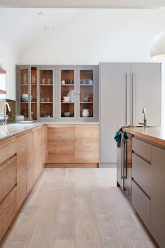 the kitchen is clean and ready to be used as an appliance for cooking