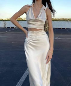 Stile Kendall Jenner, Dorothy Dandridge, Mode Turban, Silk Outfit, Casual Day Outfits, Casual Style Outfits, Elegant Outfit, Classy Outfits