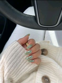 light green chrome nails spring/summer Wedding Nails For Guest, Monochromatic Nails, Future Nails, Bach Weekend, Shape Nails, Chrome Nails Designs, Pink Chrome