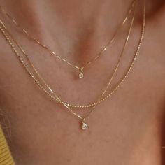 Dainty Gold Diamond Necklace, Subtle Gold Jewelry, Dainty Yellow Gold Jewelry, Dainty Gold Necklaces, Diamond Necklace Outfit, Everyday Gold Necklace, Dainty Rose Necklace, Gold Dainty Jewelry, Rose Gold Necklace Set