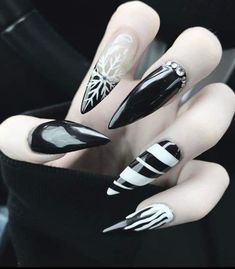 Black Winter Nails, Lover Loser, Nails Ballerina, Horror Nails, Witchy Nails, Stiletto Nail Art, Grunge Nails