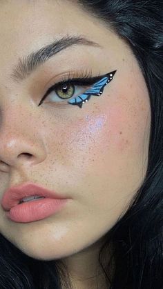 Natural Fantasy Makeup, Face Paint Eyeliner, Butterfly Makeup Hooded Eyes, Edgy Fairy Aesthetic, Graphic Liner Aesthetic, Animal Eye Makeup, Cool Makeup Looks Creative Easy, Festival Eyeliner, Fantasy Eyeliner