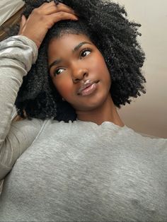 Shiny Natural Hair, Dark Skin Beauty, Black Hair Care, Work Hairstyles, Types Of Curls, Natural Hair Tips, Long Curly Hair, Afro Hairstyles