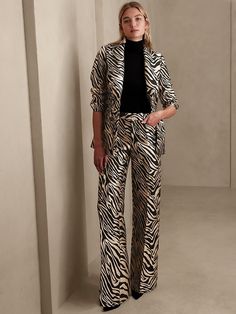 Saw this on Banana Republic: Green Linen Trousers, Black Wide Leg Trousers, Cute Pants, Grey Dress Pants, The Talk, Banana Republic Dress, Jacquard Fabric, Striped Linen, Coat Fashion