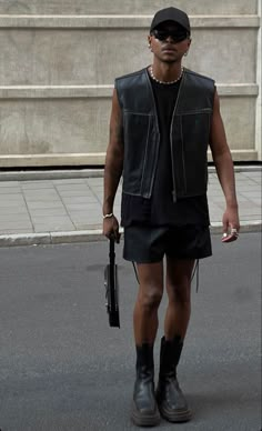 Rock Concert Outfit Men, Leather Vest Outfit Men, Techno Fits, Leather Vest Outfit, Techno Style, Look Festival, Black Men Street Fashion, Queer Fashion