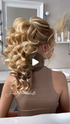 Easy Updos For Long Hair Half Up, Long Hair Styles For A Wedding, Curly Hair Updos For Wedding, Long Hair With Curls Hairstyles, Hair Styling Long Hair, Bridesmaid Hair Down Long Curls, High Ponytail Hairstyles For Wedding, Glamorous Hairstyles Medium, Medium Hair Half Up Half Down Wedding