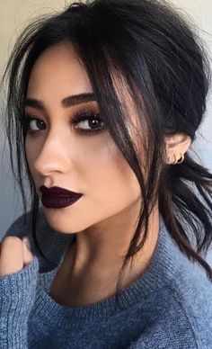 Dark Lipstick, Black Lipstick, Lips Shades, Dark Makeup, Dark Lips, Fall Makeup, Makeup Goals, Beautiful Makeup, Maquillaje De Ojos