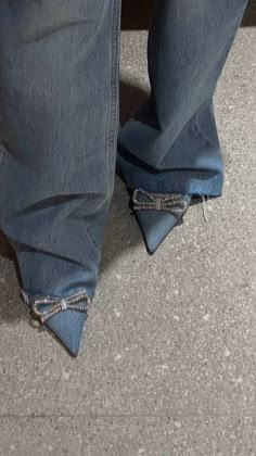 Dhgate Finds, Jeans Aesthetic, Shoes Heels Classy, Jeans With Heels, Estilo Preppy, Heels Classy, Trik Fotografi