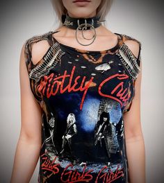 THE STITCHES Distressed Rock collection - This Mötley Crüe T-shirt is a handmade bleached crop top/t-shirt made with a brand new officially licensed band shirt. - Distressed Mötley Crüe  crop top/shirt - Safety pin unisex hand-made crop/tee - Material: Bleached cotton Measurements: Small size (Ready to ship) M, L, XL, XXL Sizes (Made to order: 10 working days process for made to order) Width (armpit to armpit)  S : 18 Inches  M: 20 Inches L: 22 Inches aXL: 24 Inches XXL: 26 Inches 3XL: 28 Inches For made-to-order tee: Due to all of the t-shirts being handmade, please understand that the bleach on each item is uniquely placed. - Length (top of collar to bottom) S: 25 inches For made-to-order, you can provide me with the length you prefer Care instructions: - This is a distressed item and wi Cut Up T Shirt, Crop Top Shirt, Safety Pins, Band Shirt, Mötley Crüe, Rock Collection, Crop Top Shirts, Top T Shirt, Band Shirts