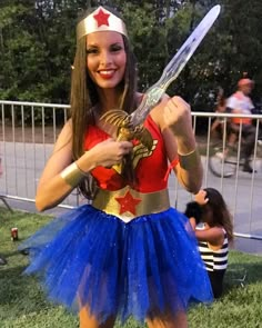 Woman Superhero Costume, Fantasia Diy, Costume Fleur, Super Hero Day, Halloween Costumes 2022, School Costume, Teacher Costumes, Superhero Costume, Wonder Woman Costume