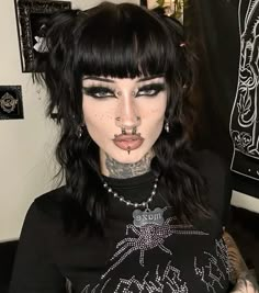 Estilo Vamp, Joe Dirt, Funky Makeup, Alt Makeup, Goth Hair, Face Piercings, Tattoed Women, Alternative Makeup, Goth Women