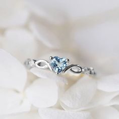 Beautiful Heart Cubic Zirconia Ring Blue Heart Ring, Cute Promise Rings, Princess Diamond Ring, Diamond Ring For Women, Silver Promise Rings, Cute Engagement Rings, Silver Heart Ring, Stylish Rings, Heart Shaped Rings