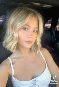 Lighter Hair, Bob Haircut, Hair Inspo, Hair Ideas, Short Hair, Hair Makeup