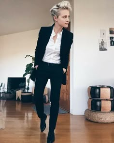 Androgynous Fashion Women, Androgynous Women, Androgynous Outfits, Tomboy Chic, Queer Fashion, Dinner Outfit, Traje Casual