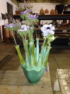 there are many flowers in the vase on the table