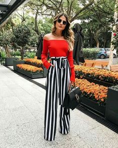 Vestuario exclusivo Palazzo Pants Outfit, Vertical Lines, Red Top, Striped Pants, Outfits Casuales, High Waisted Pants, Look Fashion, Work Outfits