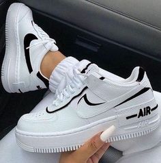 White Air Force Ones Outfit Women, Basic Shoes For Women, Black And White Nike Shoes, Women Nike Shoes, Air Force Women, Nike Shoes Women Fashion, Air Force Shoes, Nike Air Force 1 Shadow, Air Force 1 Shadow