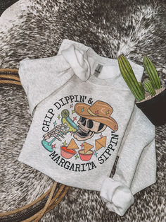 Sublimation Crewneck Ideas, Boho Sublimation Designs, Cute Vinyl Shirts, Cute Shirt Ideas, Summer Country Outfits, Shirt Ideas For Men, Cactus Shirts, Outfit Ideas Shirt