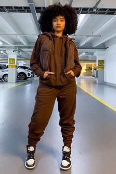 Black Woman Brown Outfit, Cute Hoodie Outfit Women, Women Outfits With Jordan 1’s, Brown Sweatsuit Outfits Women, Girly Outfits With Jordans, Cold Spring Outfit Black Women, Air Jordan 1 Outfit Women Baddie, Hoodie With Cap Outfit, Sweats Outfit Black Women