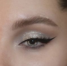 Glitter Eyeshadow With Eyeliner, Simple Makeup Look For Prom, Prom Makeup Looks For Black Dress Blue Eyes, Eye Makeup Ideas Glitter, Simple Prom Makeup Natural Looks Silver, Silver Eyeshadow Looks Simple, Starry Makeup Look, Natural Prom Makeup For Blue Eyes, Prom Makeup Hooded Eyes