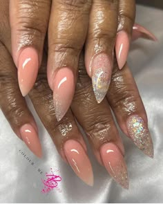 @colour.me.badd_ on Instagram: “BOOK NOW FOR LATER!! DEPOSIT REQUIRED AT TIME OF BOOKING!!!! #clevelandnailtech #chicagonailtech #lanailtech #atlnailtech #bgdn…” Nail Inspo Tips, Nail Knowledge, Shiny Nails Designs, Elegant Touch Nails, Sweet Nails, Pedicure Designs Toenails, Neutral Nail