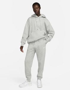 Joggers by Nike Can't go wrong in sweats Plain design Drawstring waistband Nike logo Fitted cuffs Regular, tapered fit Nike Phoenix Fleece, Nike Pants For Women, Nike Air Max Jordan, Sacs Tote Bags, Holiday Dress Outfit, Swimwear Trends, Fleece Joggers, Plain Design, White Trainers