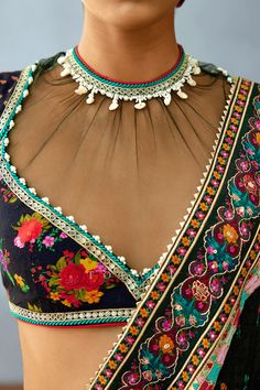 Unique Blouse Neck Designs, Bold Blouse Designs, Blouse Designs For Small Bust, Necklines For Blouse, Blouses For Women Indian, Front Back Blouse Designs, Unique Saree Blouse Styles, Garba Blouse, Deep Neck Blouse Designs