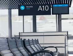 there are many chairs in the airport waiting for passengers