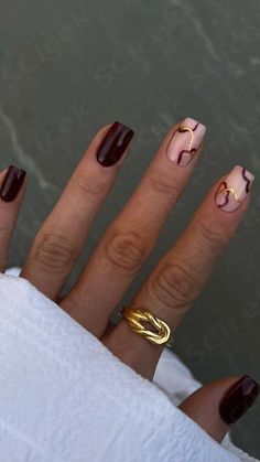 IG: @_ivynailart Short Classy Fall Nails, Minimalist Nails Aesthetic, Autumn Nails Square, Nail Designs 2024, Attractive Nails, Nail Art Designs Short, Old Money Nails, Money Nails, Retro Nails