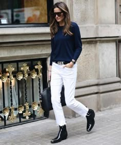 Witte Jeans Outfit, White Denim Jeans Outfit, White Jeans Outfit Winter, How To Wear White Jeans, White Jeans Winter, White Pants Outfit, Looks Jeans, Jeans Outfit Winter, Look Jean