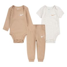 Nike Baby Clothes, Nike Sweat Suit, Boy Closet, Clothes Guide, Nike Onesie, Bodysuit Short Sleeve, Baby Nike, Neutral Baby Clothes