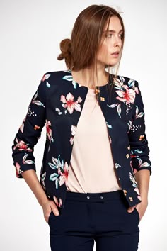 Elegant, simple jacket rounded at the neckline in floral pattern. The cut will go perfectly with any styling, while the floral pattern will enliven the whole outfit. Polyester 97 % ~Spandex 3 % Size Total length Sleeve internal lenght Chest 36 53 cm 41 cm 90 cm 38 54 cm 41 cm 94 cm 40 55 cm 43 cm 98 cm 42 56 cm 43 cm 100 cm 44 57 cm 43 cm 104 cm Open Blazer, Posh Style, Outwear Women, Floral Jacket, Black Milk, La Fashion, Moleskine, Catsuit