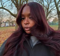 Burgundy Hair Without Bleach, Red Hair Inspiration Natural, Black Cherry Hair Color Black Women, Hair Colour Ideas For Dark Skin, Dark Cherry Red Hair Brown Skin, Dark Red Hair On Black Women, Dark Skin Girls With Colored Hair, Purple Hair Brown Skin, Muted Purple Hair